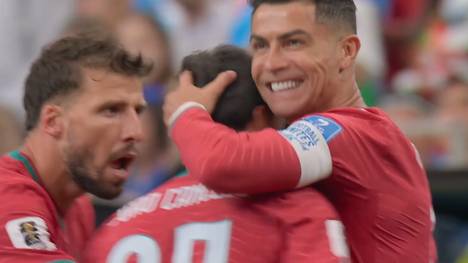 Im zweiten WM-Spiel gegen Usbekistan trifft Cristiano Ronaldo endlich. Bereits in der 6. Minute bringt der Superstar sein Team in Führung und schreibt damit WM-Geschichte.