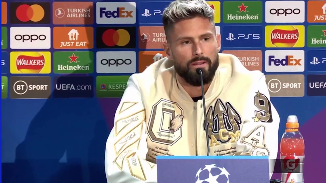 Olivier Giroud vergisst auf Pressekonferenz italienisch zu sprechen