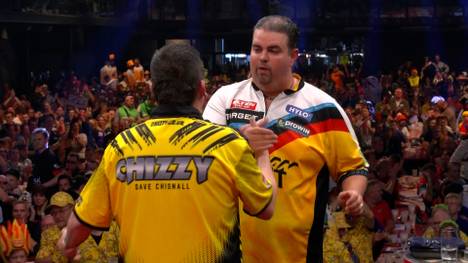 Gabriel Clemens trifft bei der German Darts Championship in Runde zwei auf Dave Chisnall. Der "German Giant" setzt zwischenzeitlich zur Aufholjagd an, kann sich am Ende aber nicht belohnen. 