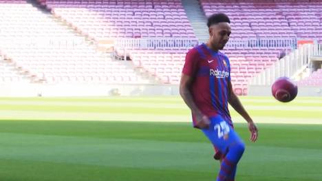 Am Tag nach dem furiosen 4:0-Sieg des FC Barcelona über Real Madrid feiert die Presse die Katalanen. Real hingegen muss sich vernichtende Kritik gefallen lassen.