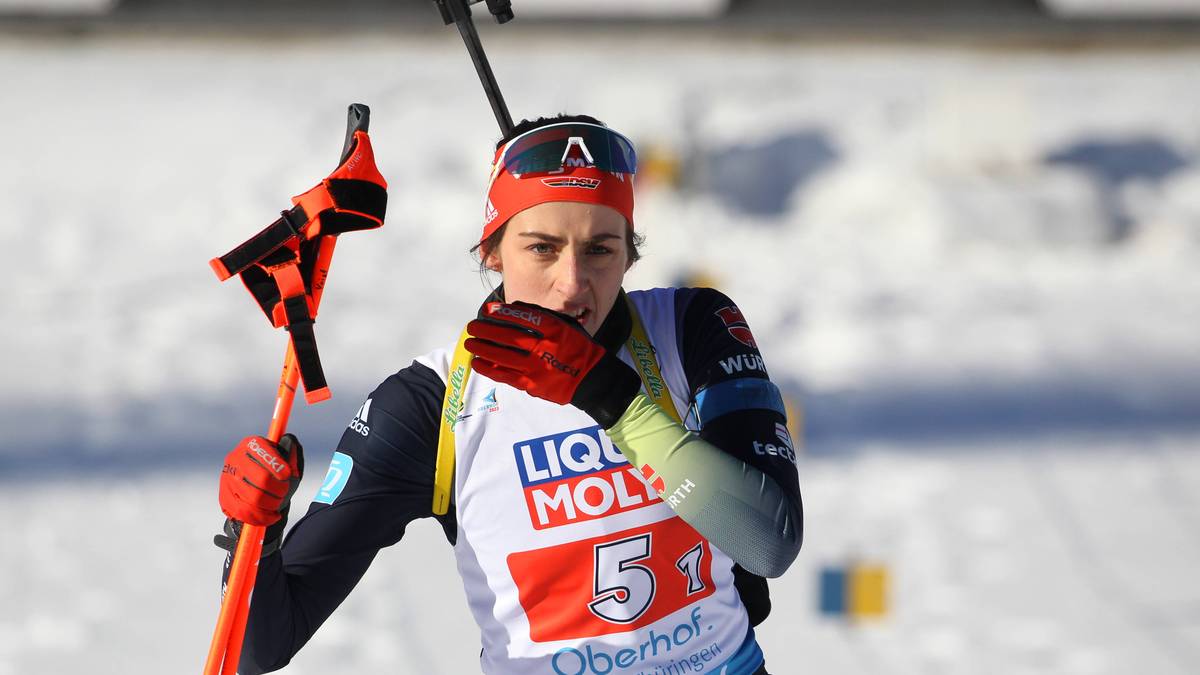 Zum Auftakt der Biathlon-WM hat die deutsche Mixed-Staffel enttäuscht. Wegen der Schießeinlage von Benedikt Doll reicht es nicht zur erhofften Medaille.