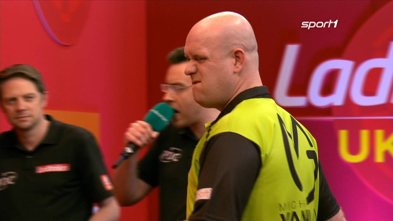 Darts UK Open: Michael van Gerwen besiegt Scott Mitchell mit 10:8