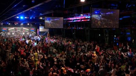 Die Münchner Zenith-Halle beschert dem Weltmeister Luke Humphries beim NEO.bet German Darts Grand Prix München 2024 eine außerordentliche Stimmung. Der Engländer freut sich auf den Abend vor deutschen Fans. 