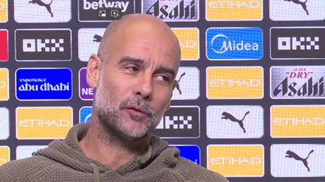 Pep Guardiola bekommt in der Pressekonferenz vor dem Spiel gegen Leeds eine etwas außergewöhnliche Frage gestellt. Der Katalane antwortet in gewohnter Weise und spricht über die Leverkusen-Niederlage.
