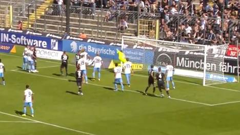 1860 München gewinnt auch sein viertes Heimspiel der Saison. Die Löwen bezwingen den MSV Duisburg mit 4:1. Für die kuriosen Szenen war 60-Torwart Marco Hiller zuständig.