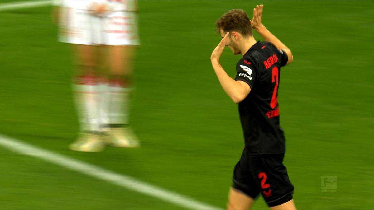 Josip Stanisic ist von den Bayern nach Leverkusen verliehen. Im Topspiel trifft er ausgerechnet gegen den Verein, bei dem er ausgebildet wurde. Außerdem brilliert der Kroate mit weiteren starken Szenen. 