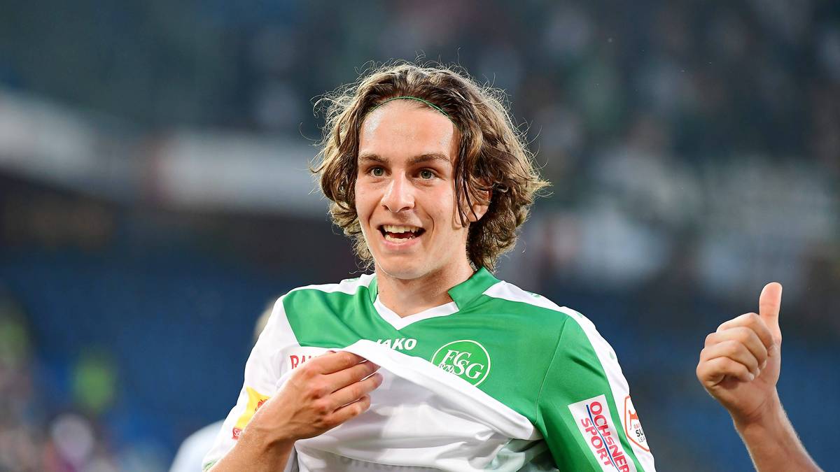 Gaudino wechselte in die Schweiz zum FC St. Gallen (Schweiz) und im Anschluss zu Chievo Verona (Italien), wo ihm der Durchbruch aber verwehrt blieb. Im Sommer 2018 stand er ohne Verein da und hielt sich zwischendurch bei Borussia Mönchengladbach fit