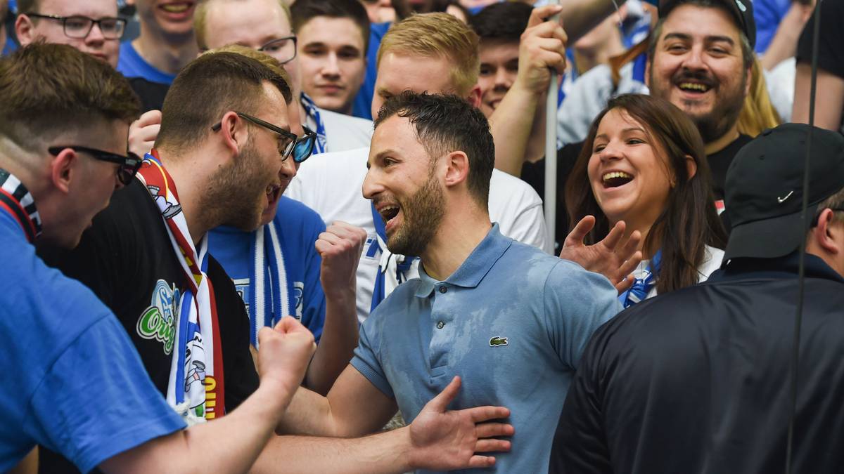 ...in die Champions-League, Satte acht Punkte Vorsrpung vor dem tabellenfünften Leipzig haben die Knappen nun