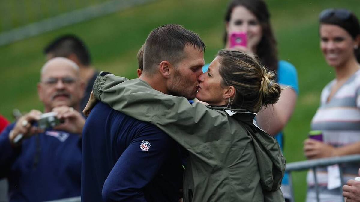 Gisele Bündchen und die New England Patriots – inniger ging’s kaum. Doch das lag vor allem daran, dass dort kein Geringerer eine Ära prägte als Tom Brady, mit dem das Topmodel seit 2009 verheiratet ist. Nach dem Mega-Trade ihres Mann zu den Mannes, dürfte klar sein, wem Bündchen nun die Daumen drückt