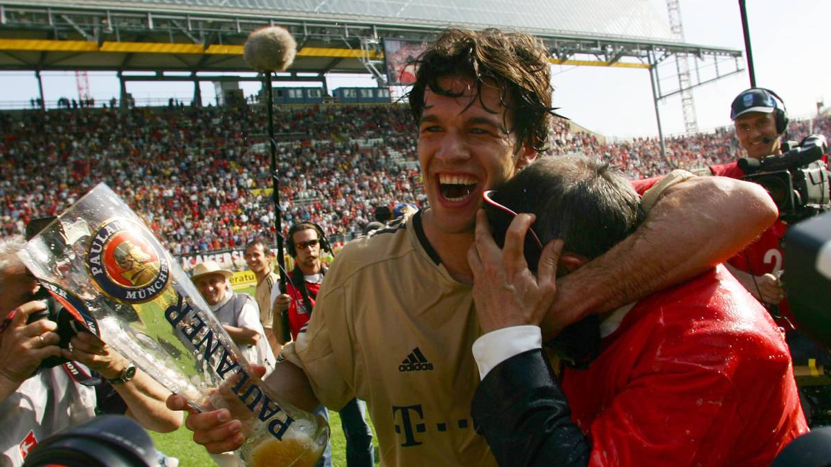 ...nachdem Michael Ballack an alter Wirkungsstätte das 1:0 für die Münchner erzielt hat. Für den Nationalmannschaftskapitän ist es der dritte seiner vier Titelgewinne