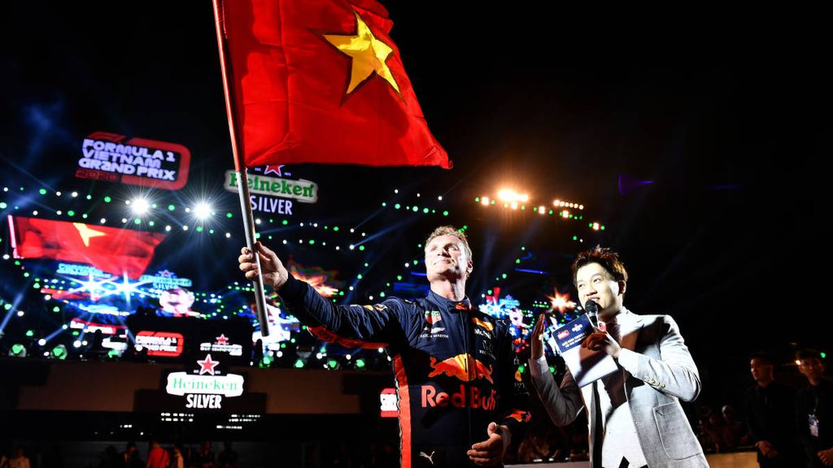 HANOI: Die asiatische Metropole hat ihren Platz im neuen Rennkalender sicher. David Coulthard schwenkte bereits bei der Eröffnungsfeier die Fahne. Am 5. April 2020 findet dort das dritte Rennen der Saison statt