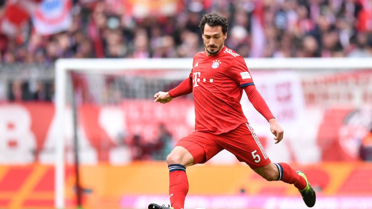 Weil mit Hernández und Pavard weitere Konkurrenz kam, "flüchtete" Hummels zurück zum BVB. Die Bewertung des Transfers fiel unterschiedlich aus. Beim BVB wurde Hummels direkt wieder zum Abwehrchef, beim FCB hätte er es aber wohl schwer gehabt. Für die Münchner haben sich wohl sowohl Ein- als auch Verkauf gelohnt