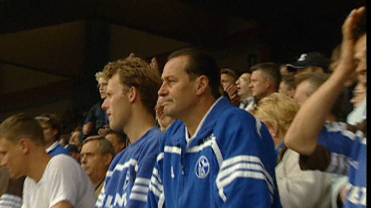 19. Mai 2001: Vier Minuten wähnt sich der FC Schalke als Deutscher Meister - dann überschlagen sich die Ereignisse.