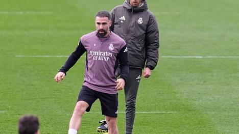 Nach langer Knieverletzung trainiert Reals Kapitän Dani Carvajal wieder mit der Mannschaft. Im Ligaspiel gegen Real Betis oder im Halbfinale der Supercopa könnte der sechsmalige Champions-League-Sieger wieder im Kader der Königlichen stehen.