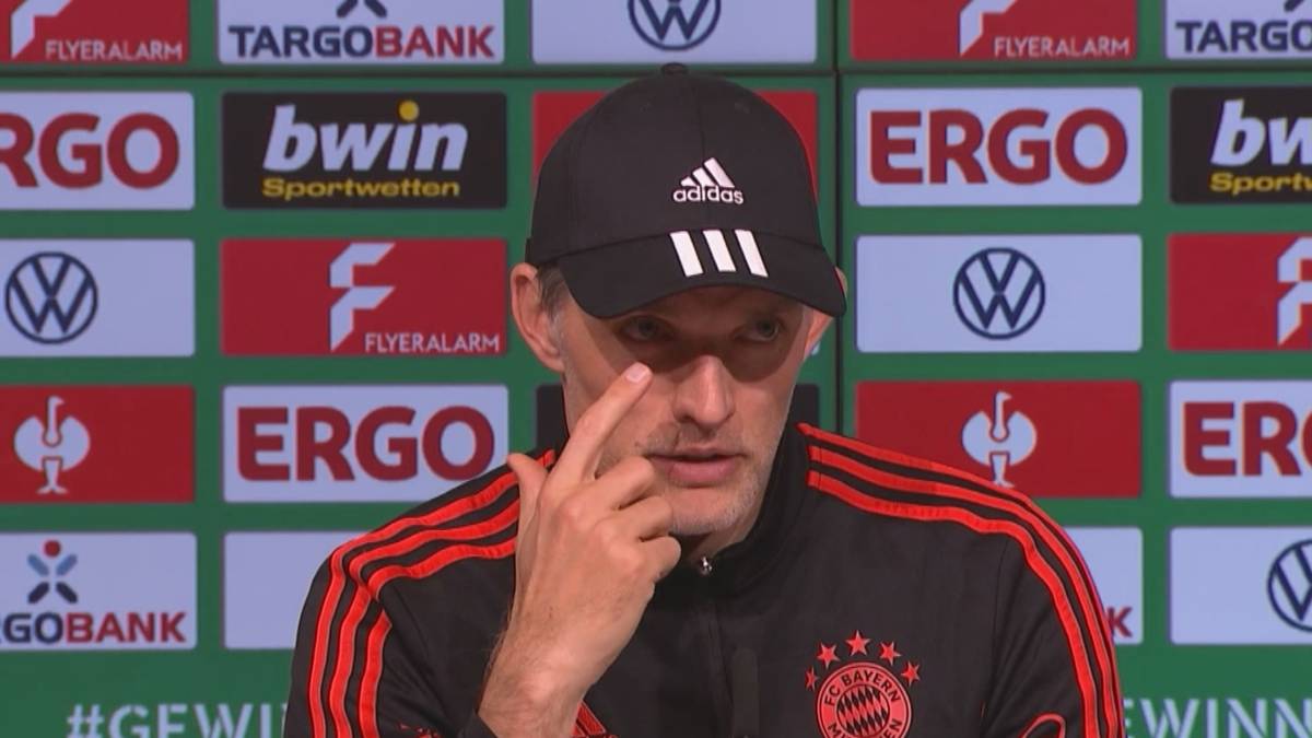 Bayern-Trainer Thomas Tuchel sieht die Niederlage gegen den SC Freiburg als bitter an, möchte diese aber nicht auf das Spielsystem schieben und so weitermachen. 