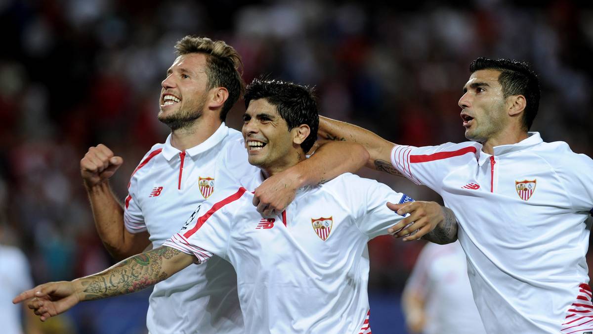 In einer Champions-League-Gruppe mit Manchester City, Juventus Turin und Borussia Mönchengladbach nicht in die nächste Runde einzuziehen, ist alles andere als eine schlechte Leistung - vor allem, wenn man wie der FC Sevilla in der Europa League überwintert. Und dort fühlen sich die Spanier bekanntlich pudelwohl. Die letzten zwei Titel gingen an die Andalusier, mit insgesamt vier Titeln sind sie im zweitwichtigsten Wettbewerb in Europa der Rekordhalter. In der Liga hat man sich nach schwachem Start zumindest wieder auf einen EL-Platz vorgekämpft