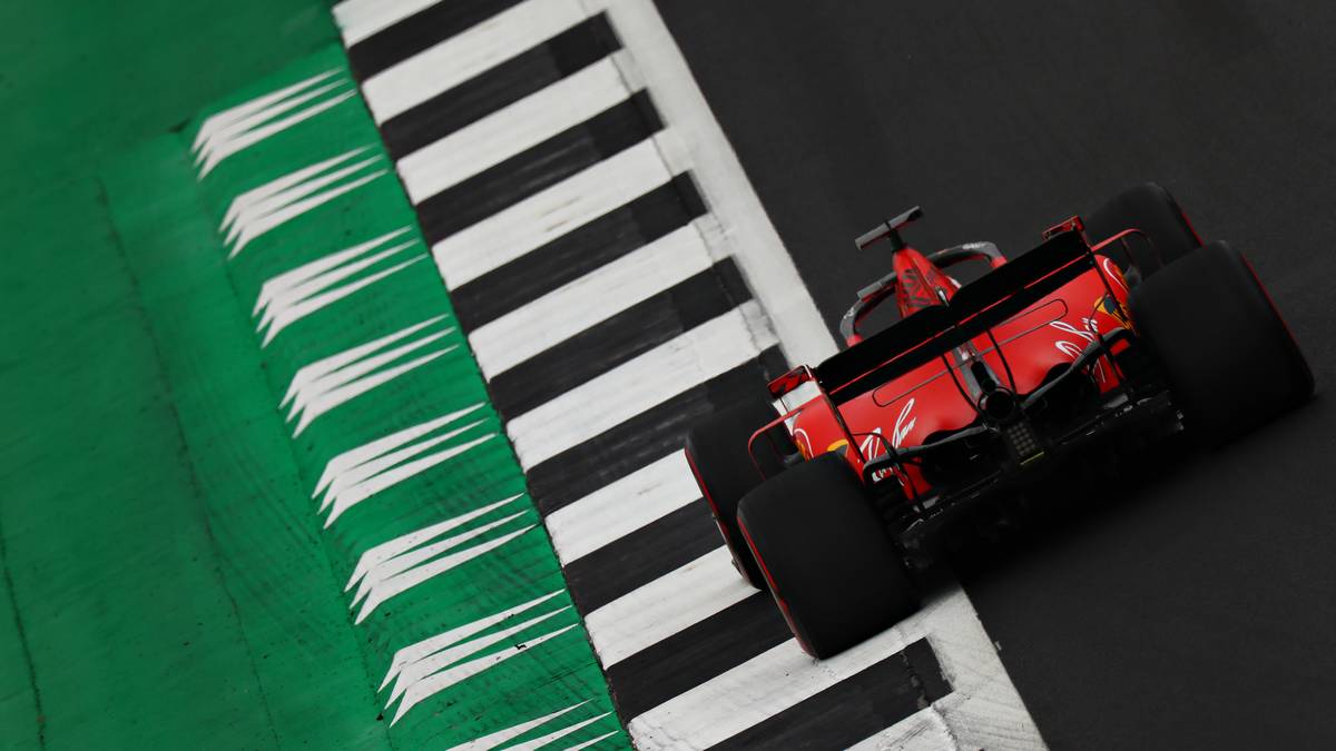 La Stampa: "Vettels Psychodrama: Maranello, wir haben ein Problem. Binotto verteidigt Vettel, fast wie ein älterer Bruder, doch die Krise des Piloten scheint endlos zu sein. Hamilton ist der wahre Herr der Formel 1. Er hat auch Glück auf seiner Seite, doch niemand hat nach zehn Rennen so viele Punkte erobert wie er."