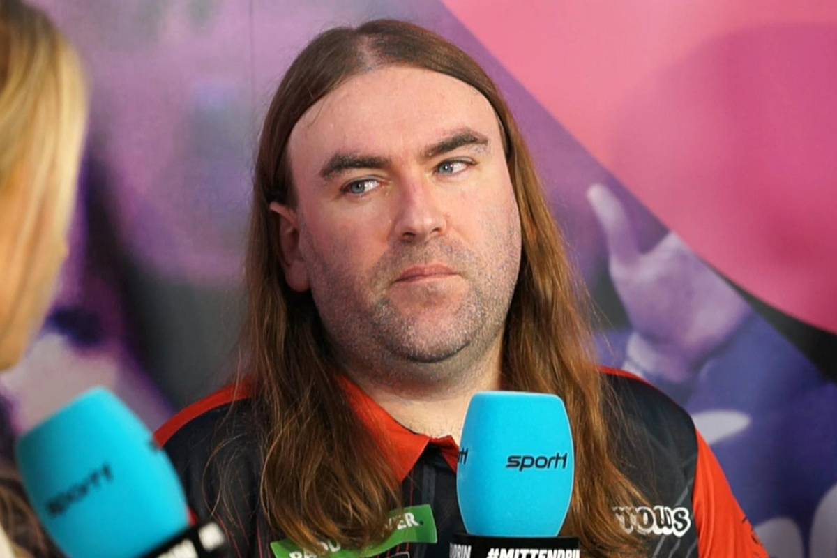 Mit einem schnellen Sieg hat Ryan Searle bei der DC World Darts Championship 2025 die dritte Runde erreicht. Nach dem 3:0-Sieg über Matt Campbell erzählt er von seinem Trainingspensum.