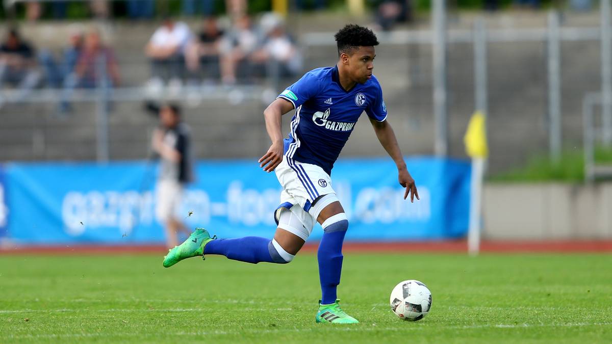 Die Jugend des FC Bayern setzt sich auf dem Weg ins Endspiel gegen die Junioren des FC Schalke 04 durch. Für die Knappen stehen unter anderem WESTON McKENNIE und Haji Wright auf dem Platz