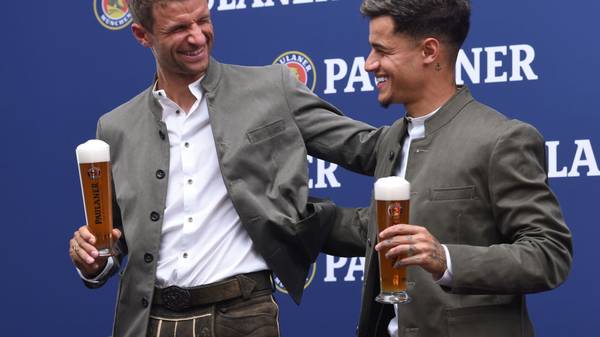 Bayern Munich's Brazilian midfielder Philippe Coutinho and teammate striker Thomas Mueller (L), wearing traditional Bavarian outfits, pose with beers during an advertising photo shooting on September 1, 2019 in Munich, southern Germany. (Photo by Christof STACHE / AFP)        (Photo credit should read CHRISTOF STACHE/AFP/Getty Images)