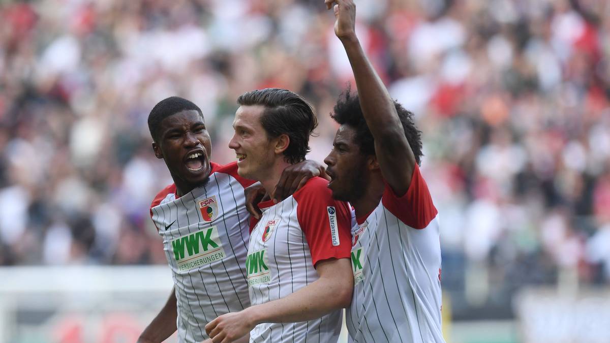Doch nur zwei Minuten später trifft Kevin Danso (l.) zum 1:1