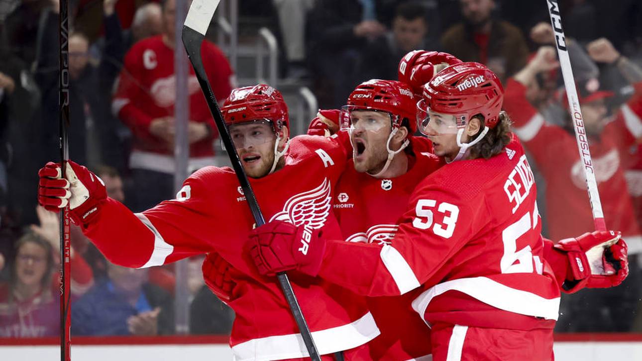 Die Detroit Red Wings mit Moritz Seider (re.) sind nicht allzu oft in Jubelstimmung