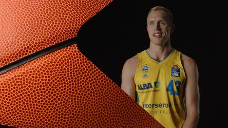 Baseline, Mittellinie, Zone - so ein Basketball-Feld kann ganz schön komplex sein. Außerdem: Wie macht man eigentlich einen sauberen Layup?