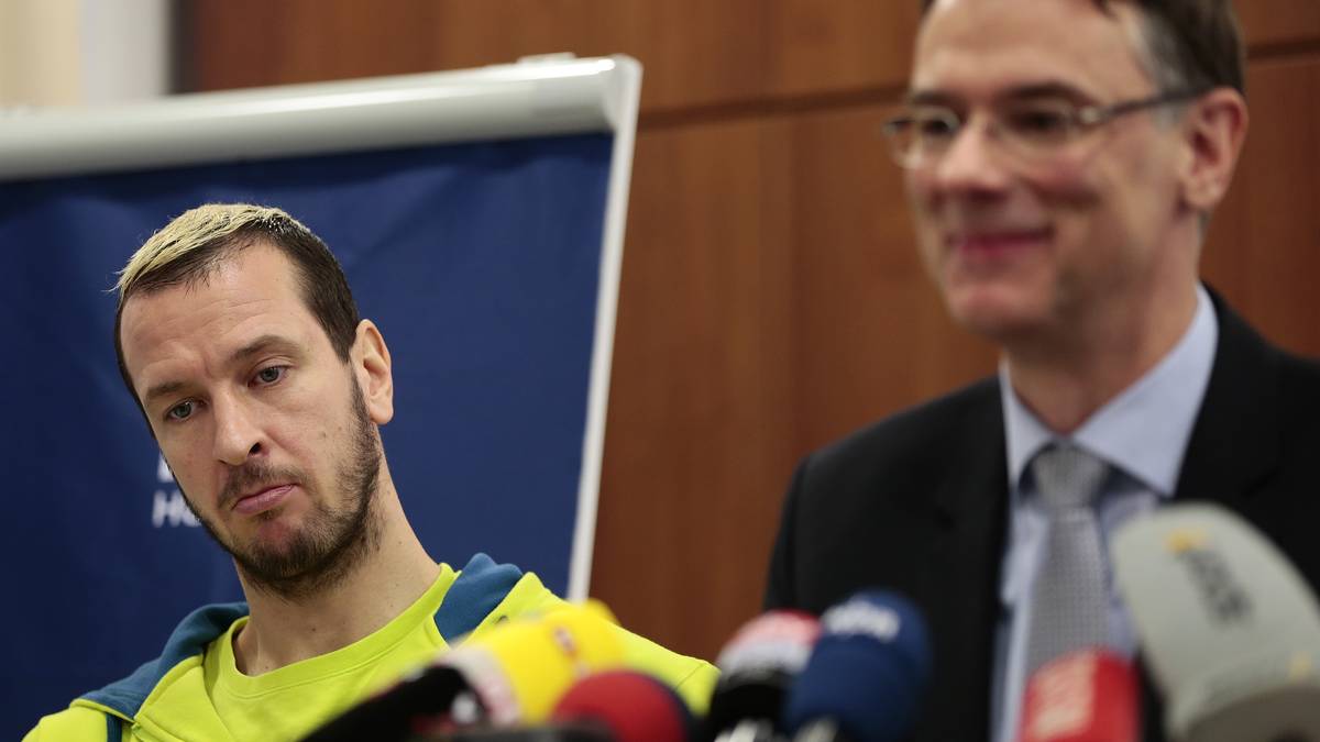 Die Kooperation mit der Fußball-Abteilung des HSV wurde daraufhin gekündigt, das Verwenden des Logos und die Abkürzung wurden dem Handball-Verein untersagt. Mittlerweile spielt der Verein wieder in der zweiten Liga - die Rückkehr nach ganz oben scheint nur eine Frage der Zeit