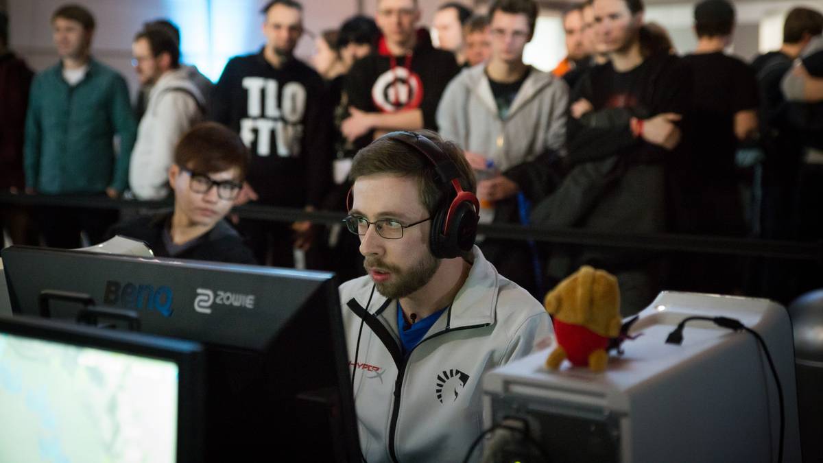 Dario “TLO” Wünsch ist ein Urgestein der StarCraft II-Szene. Schon 2011 war er in Südkorea unterwegs, um unter den besten Spielern der Welt zu trainieren. Heute zählt er immer noch zur europäischen Elite. 