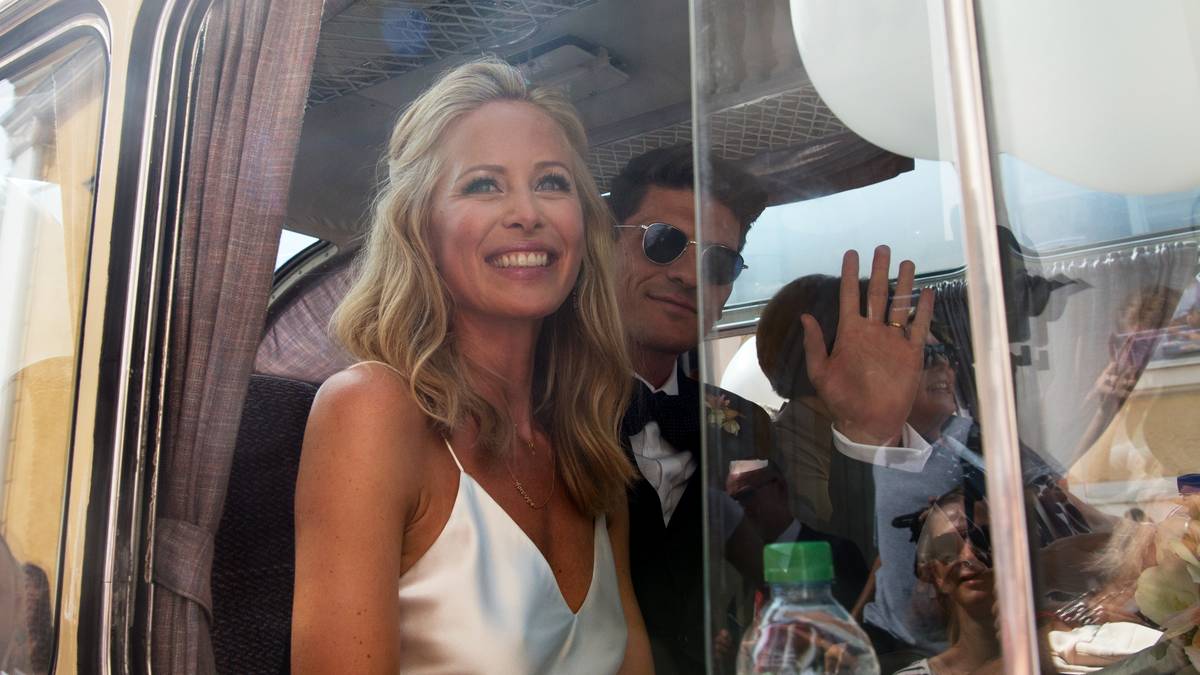 Die Trauung fand zunächst im kleinen Kreis standesamtlich statt. Im Anschluss wird am Abend in München gefeiert. Die kirchliche Trauung soll nachgeholt werden