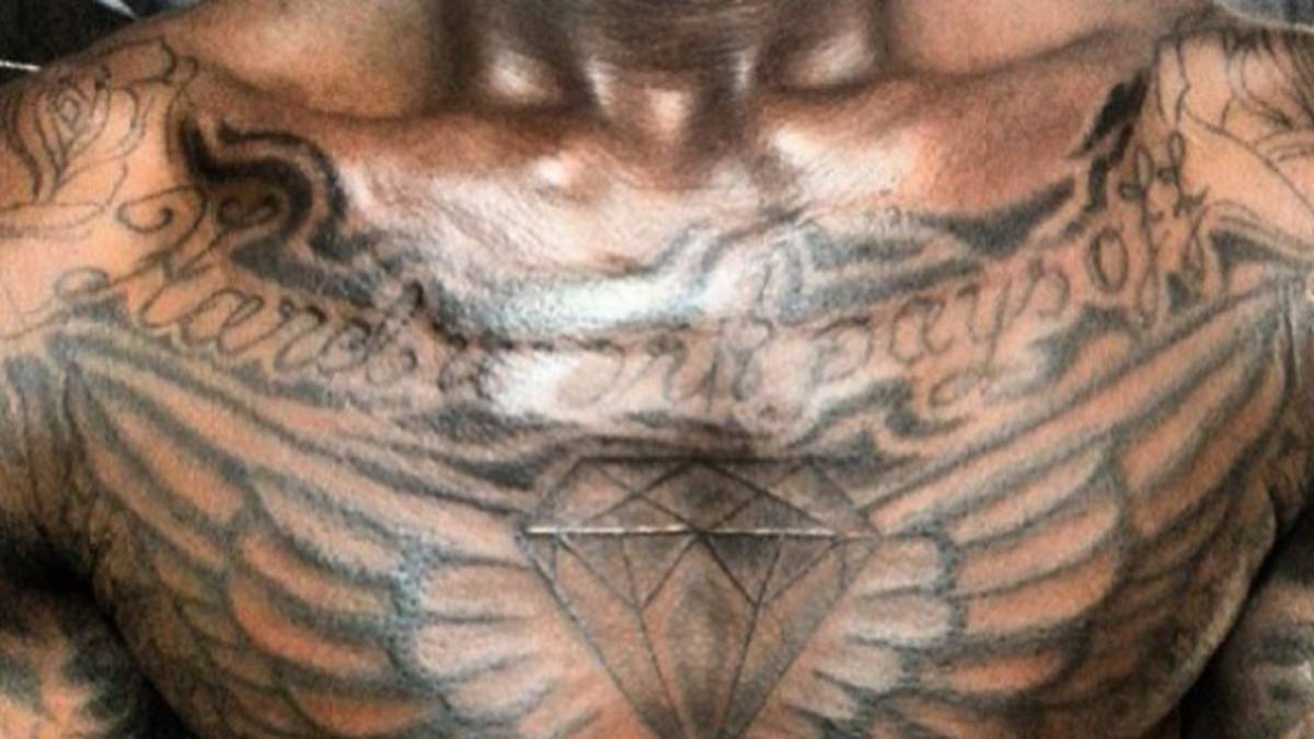 Diverse Tattoos prangen auf dem Körper des OKC-Stars. "Hard work pays off" - "Harte Arbeit zahlt sich aus" - steht auf seiner Brust über einem Riesendiamanten