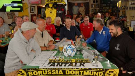 Peter Neururer ist bei vielen Fans mittlerweile ein Internet-Phänomen. Sein Besuch bei Borussia Mönchengladbach sorgt für Schmunzler im Fantalk.