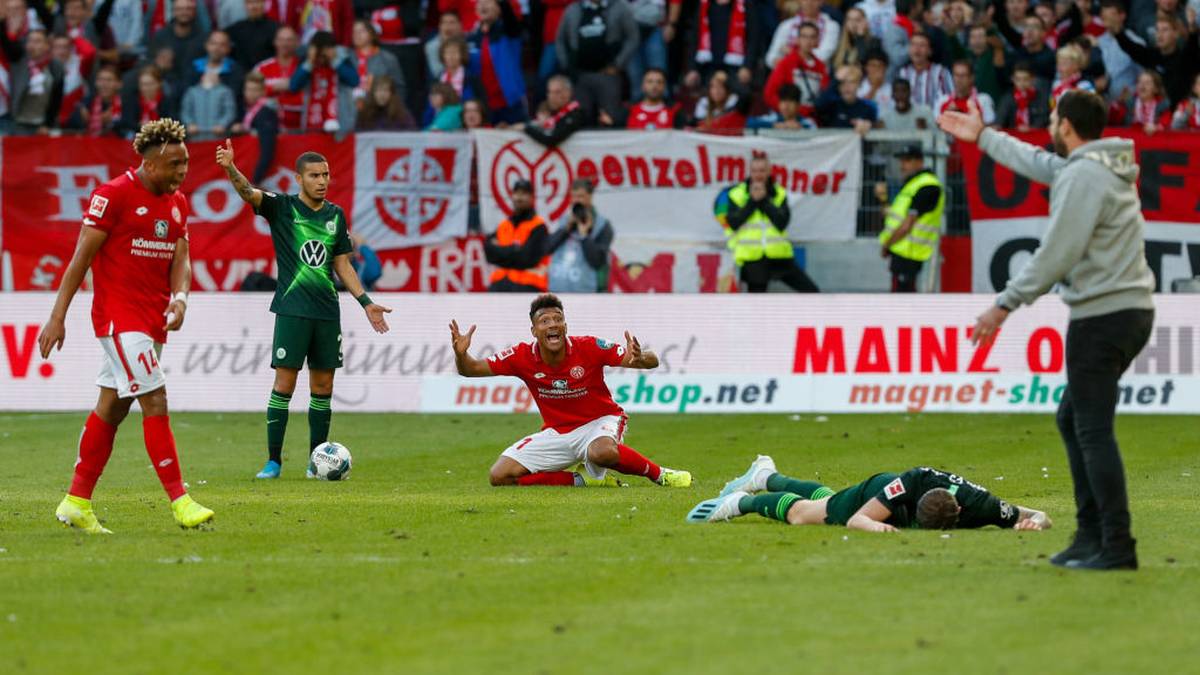 Sandro Schwarz war nicht mehr zu halten. Der emotionale Trainer des FSV Mainz 05 stürmte auf den Platz, wurde von Schiri Felix Brych zunächst verwarnt. Als der Coach darauf hämisch applaudierte, gab es Gelb-Rot für Schwarz in der sechsten Minute der Nachspielzeit