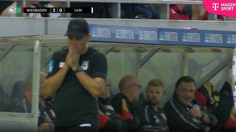 Der Auftakt für den SSV Ulm 1846 Fußball hätte in Liga 3 wohl kaum schlechter laufen können. Gegen Wehen Wiesbaden verlieren die Spatzen verdient mit 1:3, überschattet wird das Spiel von der Verletzung von Kapitän Johannes Reichert.