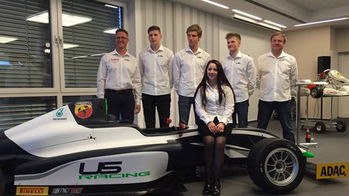 CARRIE SCHREINER: "Super Potenzial" bescheinigt Ralf Schumacher der 17-Jährigen und holte sie zu US Racing, das zu den Top-Teams im Feld gezählt wird. Und die Saarländerin setzt sich in ihrem zweiten Formel-4-Jahr ehrgeizige Ziele