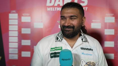 Nitin Kumar ist der erste Inder, der je bei einer Darts-Weltmeisterschaft eine Partie gewinnen konnte. Seitdem prasselt ein regelrechter Nachrichten-Regen auf den Underdog ein. 