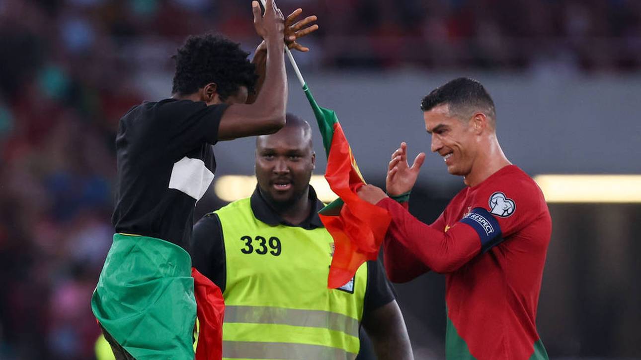 Ronaldo reagierte mit einem Lächeln auf die Aktion des Flitzers