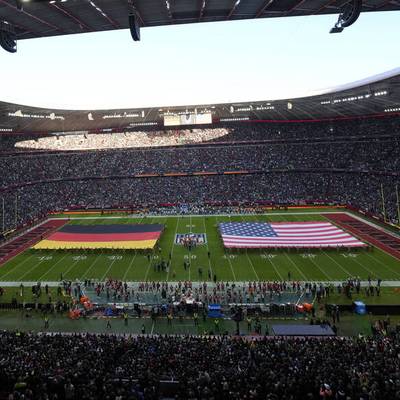 Im kommenden Jahr könnten offenbar zwei NFL-Spiele in Deutschland stattfinden. Einem Bericht zufolge soll München als Ausrichter einspringen.