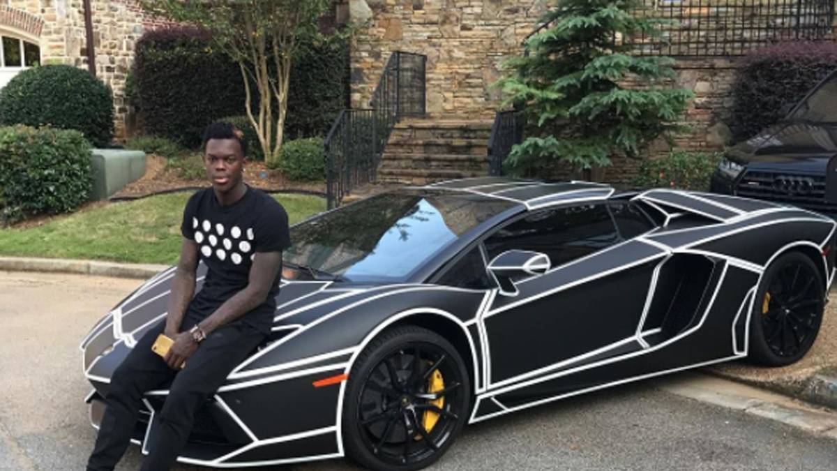 Immer wenn man denkt, es geht nicht mehr ausgefallener, präsentiert Schröder sein neuestes Modell. Dieser Lamborghini erinnert an die Optik aus dem Film-Hit Tron