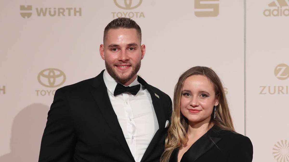 Da platzt jemand vor Stolz! Speerwerfer Johannes Vetter gewann bei der WM in Katar Bronze. Bei der Sportler-Gala ist er mit seiner Freundin da