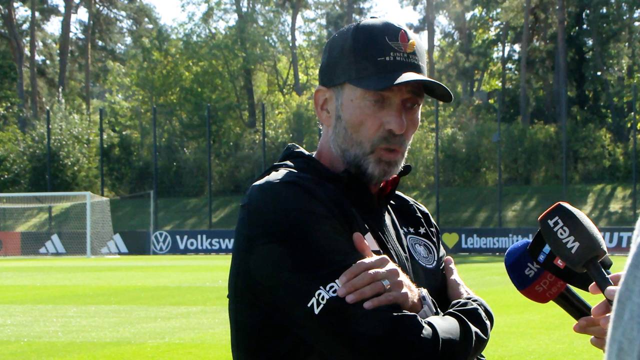 Eingerostet? Hier gibt Klopp eine spontane Medienrunde
