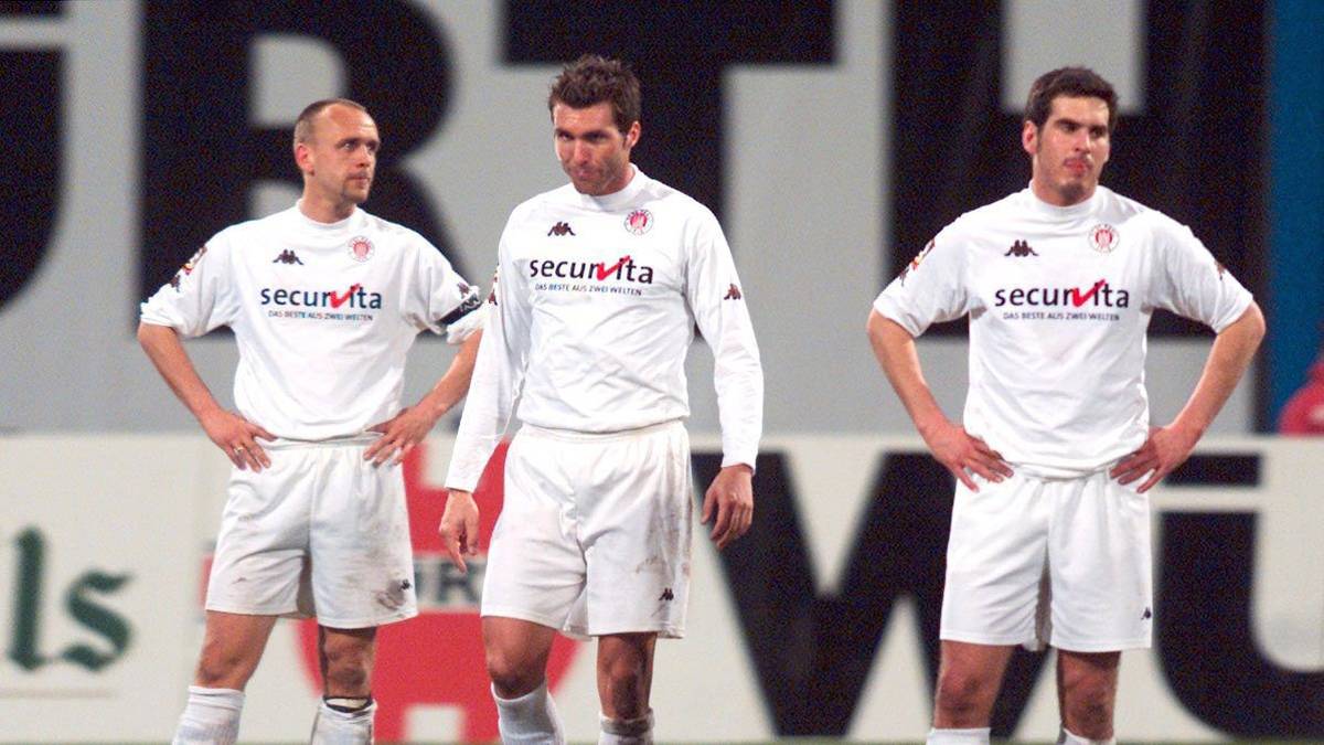 Damals in der Innenverteidigung gesetzt: der spätere St.-Pauli-Coach Holger Stanislawski (l.). Ebenfalls im Kader war Alex Meier, der Anfang 2019 zurückkehrte