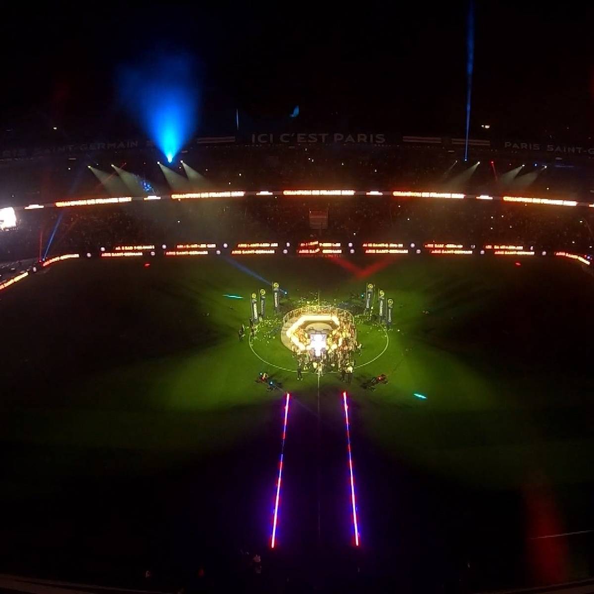 Imposante Lichtershow bei PSG-Meisterfeier