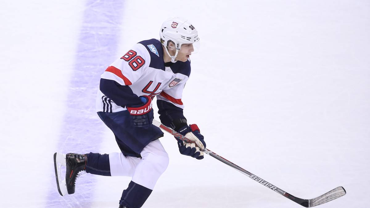 PLATZ 2 - USA: Mit 22 NHL-Spielern treten die Amerikaner an. Darunter sind mit Playmaker Patrick Kane (Foto) und Scorer Anders Lee zwei absolute Top-Spieler. Arbeiter wie Brian Gibbons und Blake Coleman von den New Jersey Devils, sowie die starken Keeper Keith Kinkaid und Scott Darling machen Hoffnung auf den ganz großen Wurf