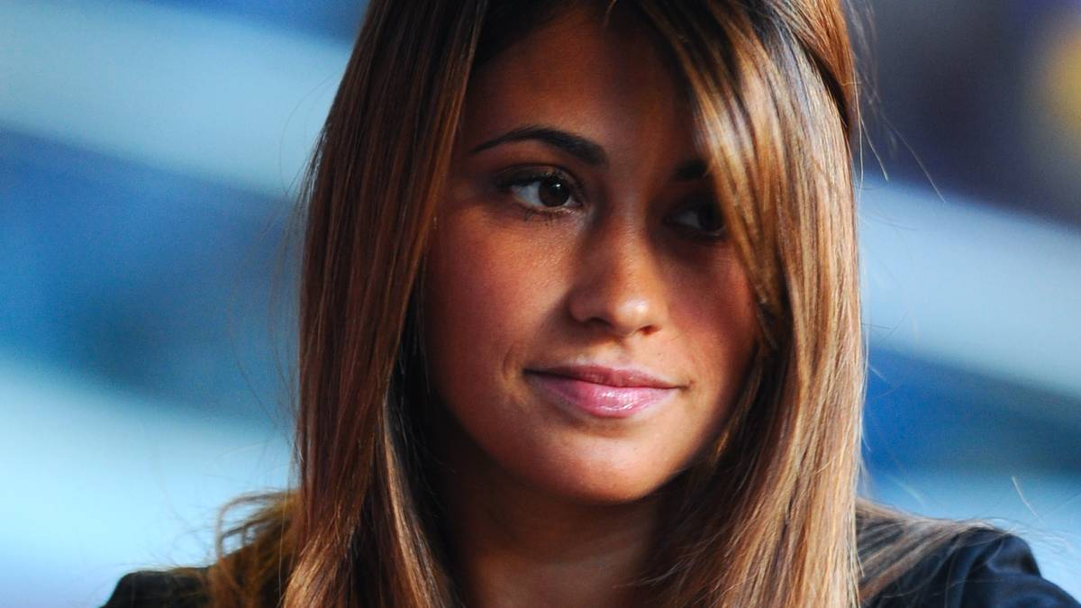 Antonella Roccuzzo - Lionel Messi (FC Barcelona)
