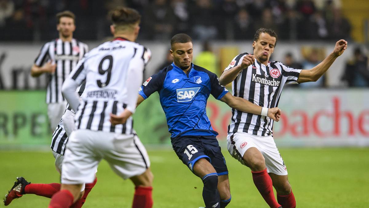 Auch die zweite Halbzeit bietet wenige Leckerbissen. Vor allem die Eintracht sucht ihr Glück im Kampf und schlägt oft über die Strenge