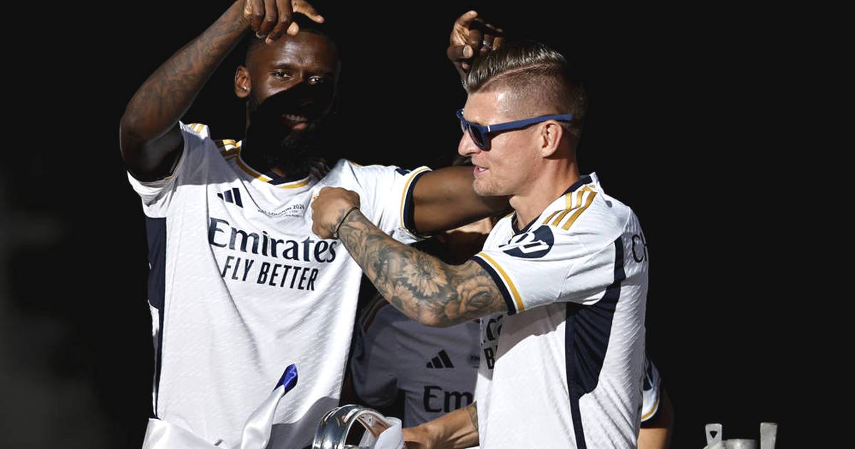 Toni Kroos zieht Rüdiger-Kritiker auf - und gibt Einblicke zum Eklat!