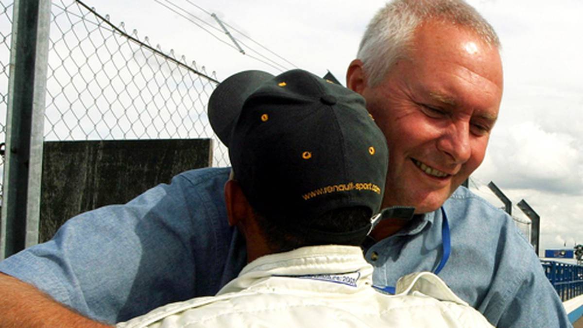 2003: Hamiltons Karriere im Formelsport ist in vollem Gange. Nach einem zweiten Platz 2002 holt er ein Jahr später die Meisterschaft für Manor Motorsport in der britischen Formel Renault