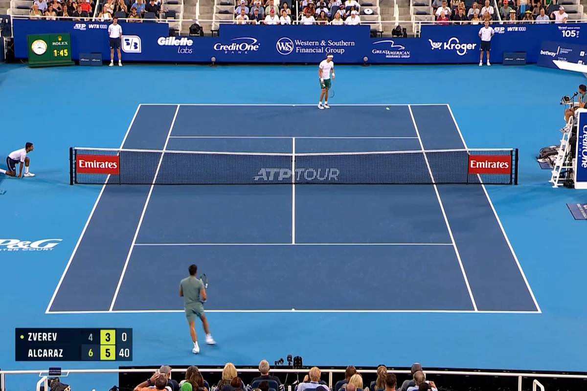 Irgendwann lässt Zverev es nur noch über sich ergehen