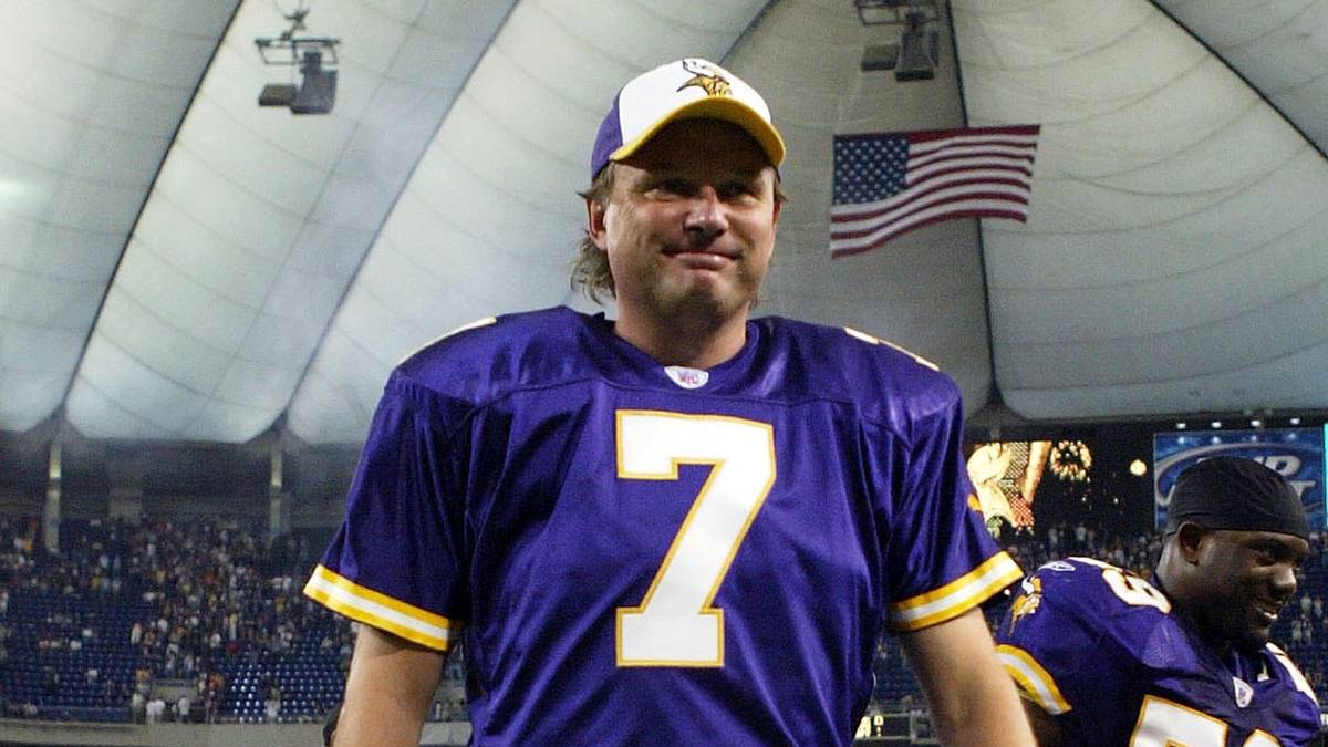 George Blanda gewinnt insgesamt drei Mal die Meisterschaft in der AFL. Zwei Mal mit den Houston Oilers, ein Mal mit den Oakland Raiders im Alter von 40 Jahren. Erst mit 49 Jahren beendet Blanda seine Football-Karriere